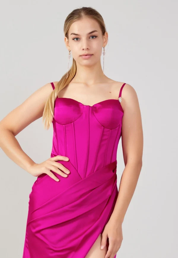 Dila – Elegant Asymmetrical Evening Dress
