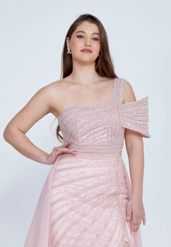 Lydia – Glamorous One-Shoulder Gown