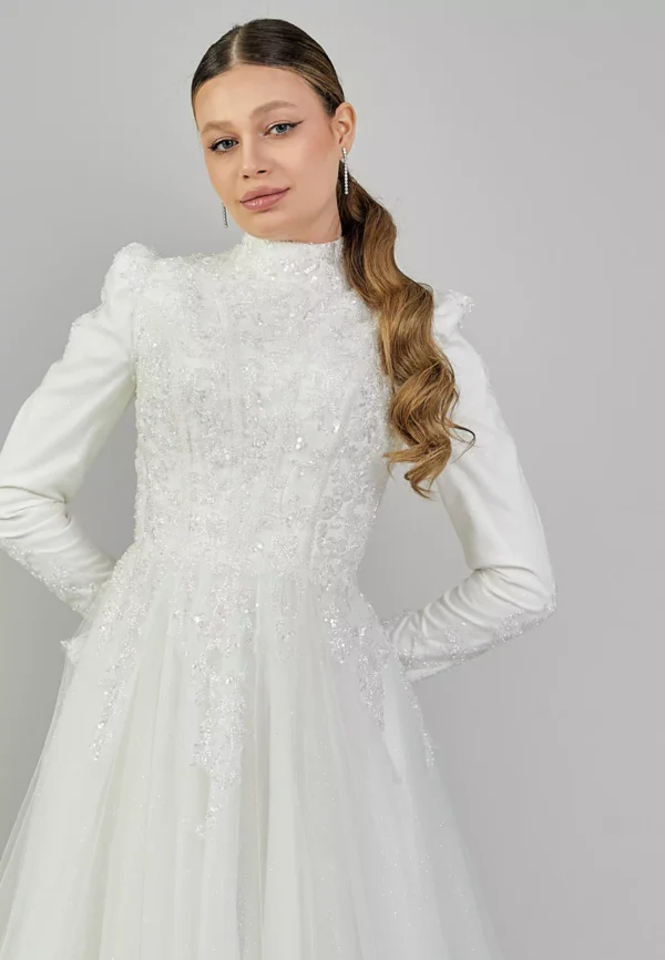 Sahra – Long-Sleeved High-Neck Gown